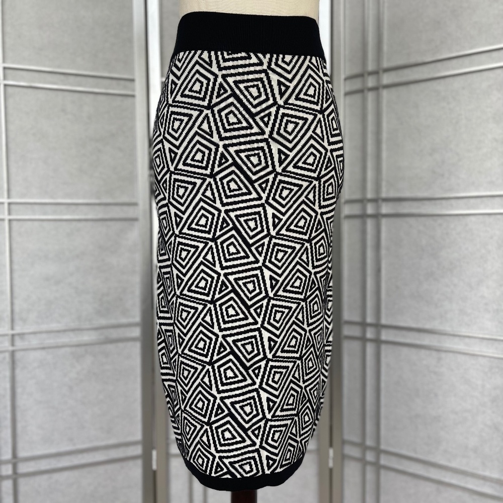 HYPR Black/White Midi Skirt size M/L